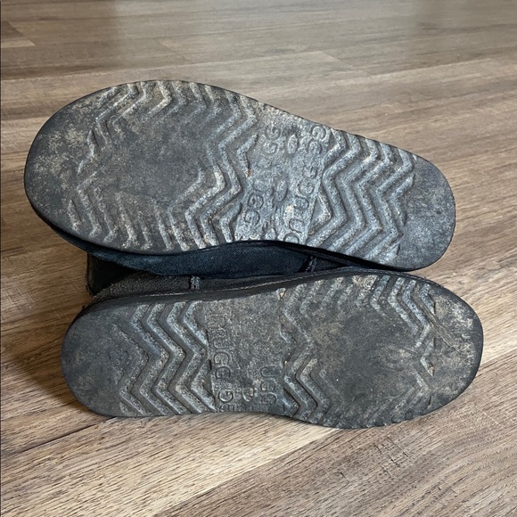 UGG Black Short Suede Shearling Boots - Picture 5 of 7